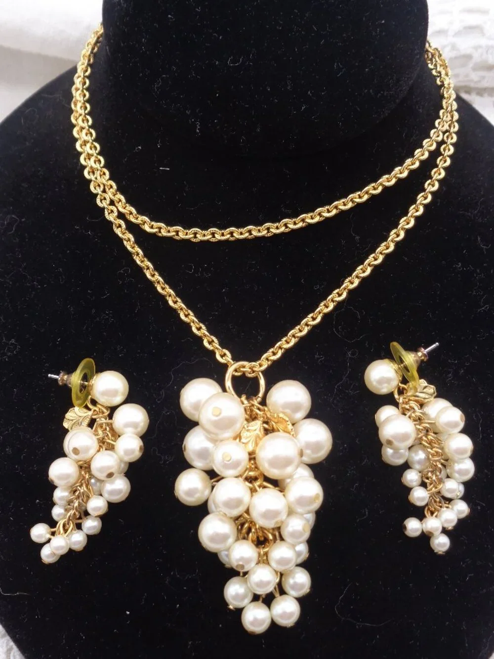 Vintage JOAN RIVERS Faux PEARL Grape Cluster NECKLACE & EARRINGS SET